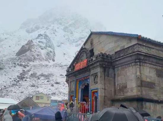 Kedarnath Dham receives season's first heavy snowfall; temperatures plummet