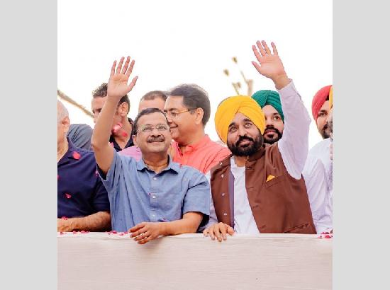 Mann, Kejriwal lead roadshow in SAS Nagar’s Sohana; Watch Video