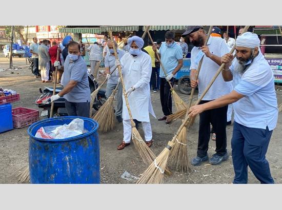 Punjab BJP President Kewal Singh Dhillon leads cleanliness drive on Gandhi Jayanti