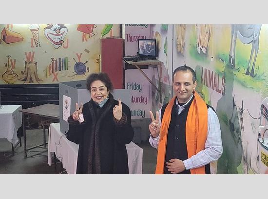 In Pictures: These prominent leaders cast votes in Chandigarh MC elections 