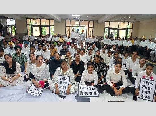 DBA continues ‘Chain Hunger Strike’ against LADC policy; Law students join protest in solidarity

