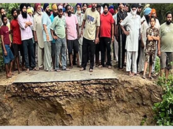 20-metre breach in Sirhind canal floods Bhairomajra road, villages face flood threat