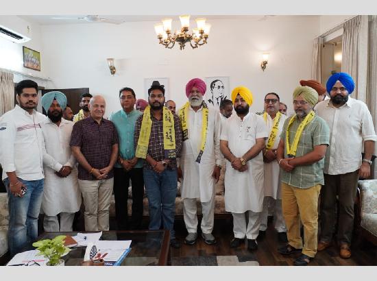 Setback to BJP, former MLA Balwinder Singh Laddi joins AAP
