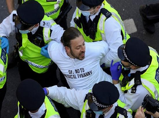 8 police officers injured in anti-COVID lockdown protest in London