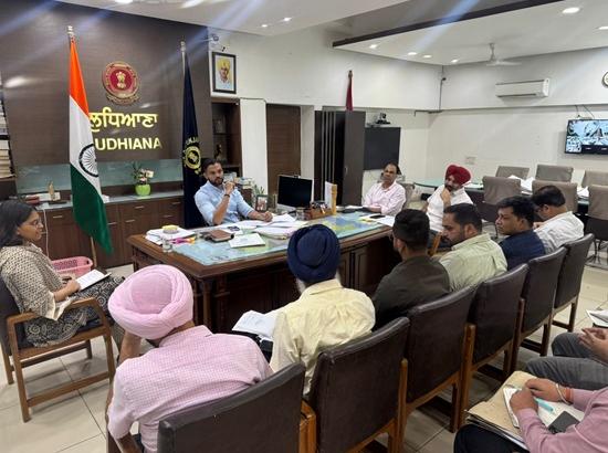 Ludhiana DC reviews Buddha Dariya cleaning projects