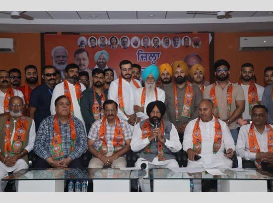 Bapu Balkaur Singh Chadre Wale, Former AAP Youth Wing office-bearer join BJP in Ludhiana