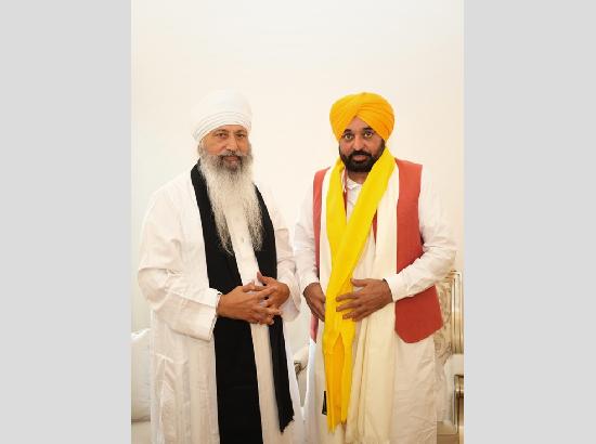 Baba Lakha Singh calls on CM Mann, hails Jagat Jot Sri Guru Granth Sahib Satkar Act