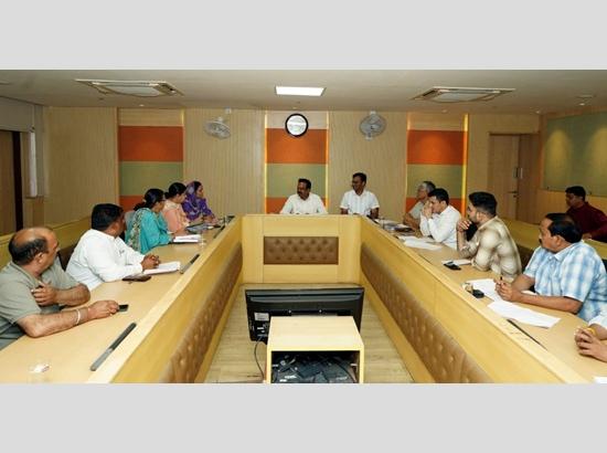 MC Road panel prioritizes resurfacing of damaged roads in Chandigarh