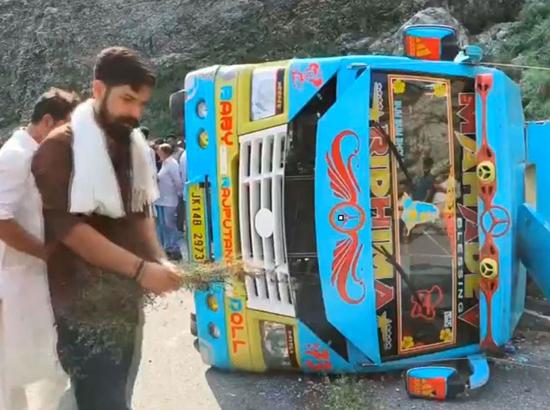 J-K: 2 dead, five injured after minibus meets with accident on Reasi-Bakal road