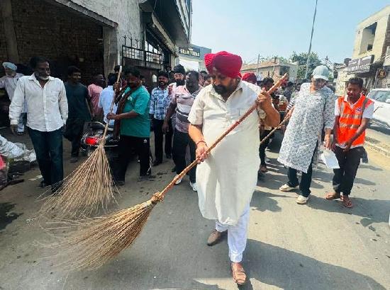 MLA Bhullar leads Mission Clean Punjab drive, sweeps Ferozepur’s circular road