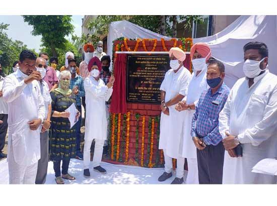 MP laid the foundation stone of Sewer and water supply Project worth Rs.12 Crore at Mandi 