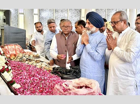 MP Satnam Sandhu attends final prayers for Vrindavan Boat tragedy victims, announces MP LAD fund assistance