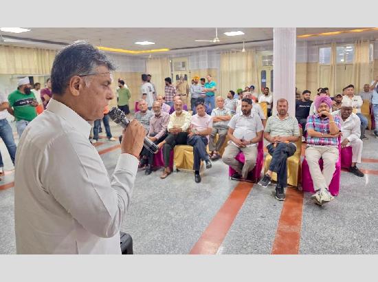 MP Manish Tewari meets Sector-22 residents, promises swift action on civic issues