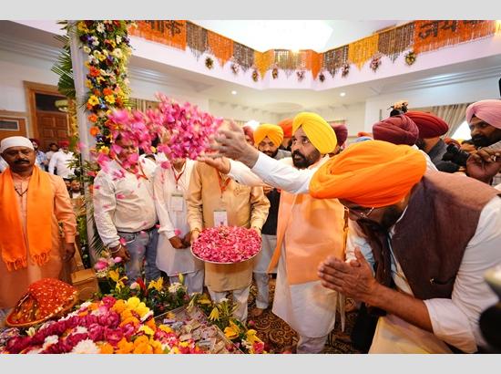 CM Mann pays obeisance at Bhagwan Sri Valmiki Tirath Sthal (Ram Tirath) Amritsar; View Pics