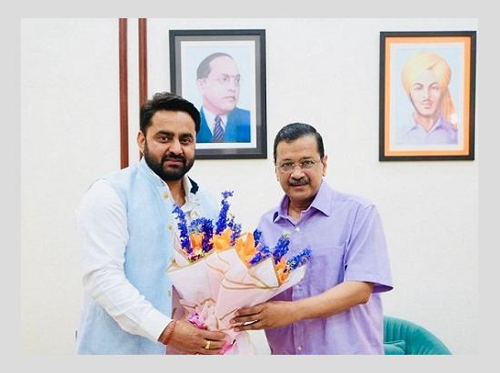 Punjab Markfed Chairman Meets AAP Convenor Arvind Kejriwal to Discuss Public Welfare Initiatives