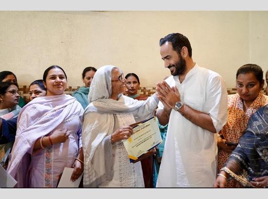 Barnala hosts Women Entrepreneur Felicitation program; MP Meet Hayer honours 100 local entrepreneurs