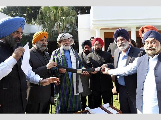Sikh-Hindu delegation from Afghanistan calls on PM Modi at his residence (View Pics & Watc