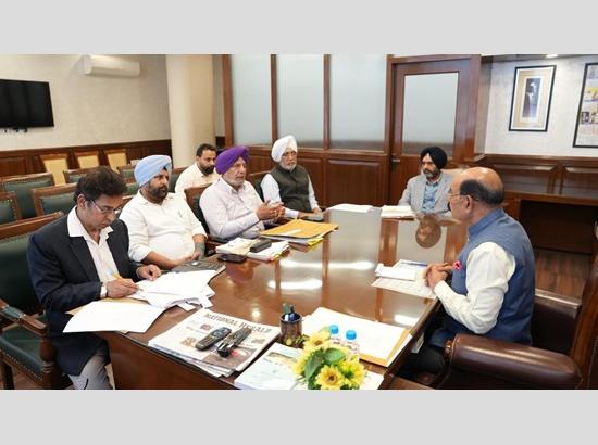 Minister Mohinder Bhagat reviews pending compensation for families of War Martyrs