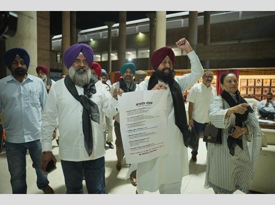 Breaking: Congress MLAs storm Punjab Assembly, demand CM Mann’s resignation over Parvinder Jhota murder
