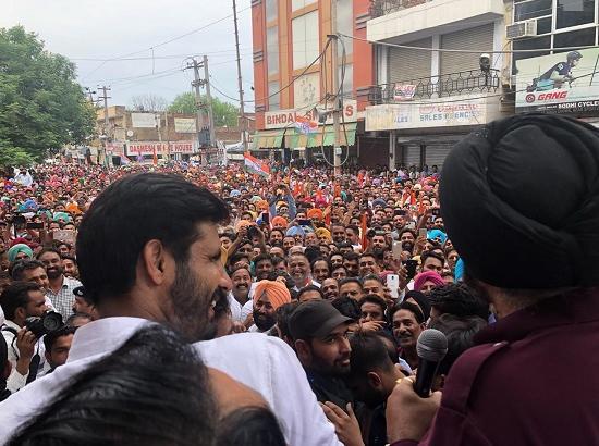 Photo Feature : Navjot Sidhu addresses rally in favour of Raja Warring at Bhatinda