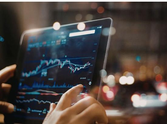 Markets continued to bleed, Sensex down 1,122 points, Nifty closes 385 points lower