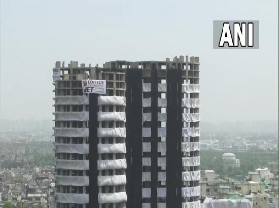 Residents of two housing societies near Noida's Supertech Twin Towers evacuated (Watch Vid