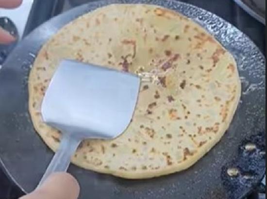 Sunday Special: Make your Aloo Parathas more yummy and fluffy with this simple tip; Watch Video 