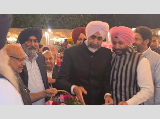 Leaders of different political parties grace occasion of marriage of daughter of Manpreet Badal, see pics