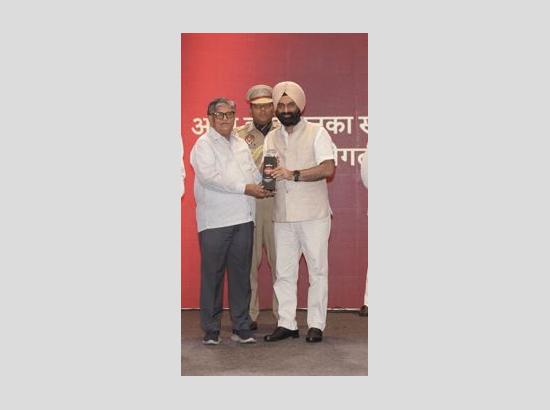 Tejinder Bhatia Conferred 'Chandigarh Eminence Award 2025' by Punjab Governor

