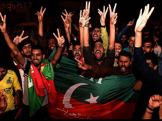 Imran's PTI celebrates even as Pakistan heads towards hung assembly 
