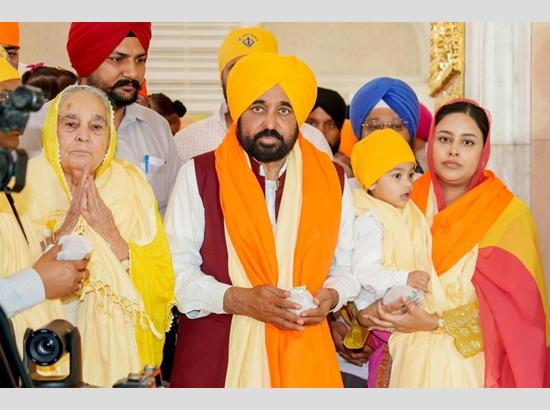 Punjab CM Mann pays obeisance at Takht Sri Patna Sahib with family