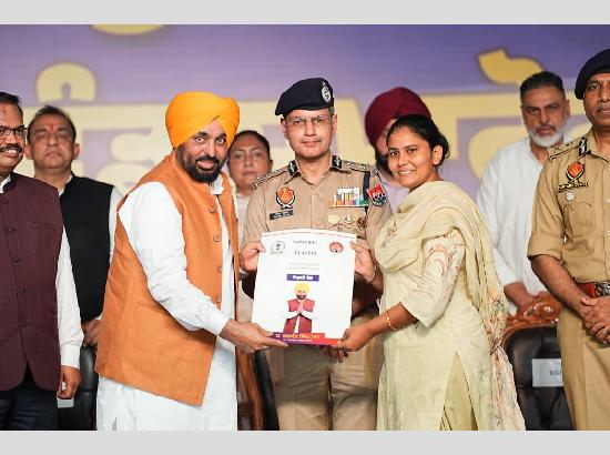 Punjab Youth Get 1,746 New Govt Jobs in Police; CM Mann Hands Over Appointment Letters