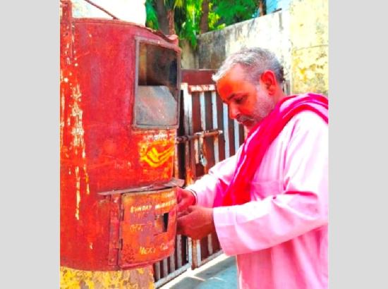 Postman Rajinder Kumar shares Letter Box tales as handwritten letters fade into history