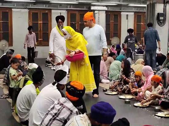 Preity Zinta participates in seva during visit to Golden Temple