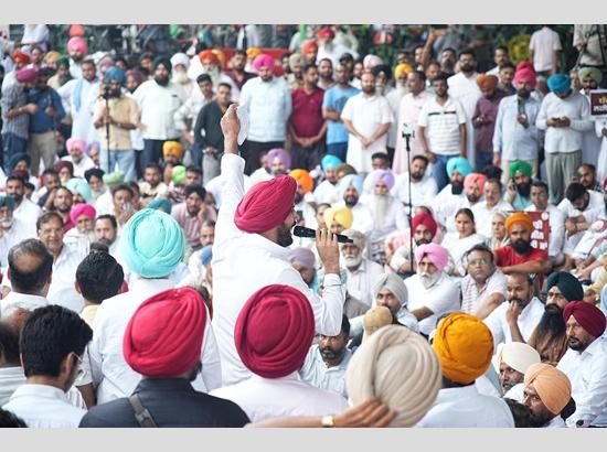  Punjab Congress stages massive protest against land pooling policy 
