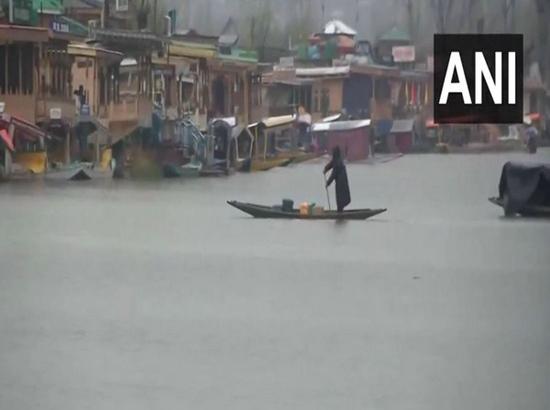 J-K: Srinagar sees light rain as low clouds hover; IMD predicts cloudy weather until March 16