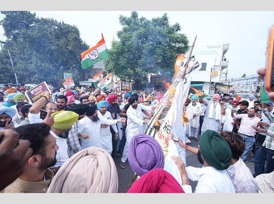 Warring leads Congress protest in Ferozepur seeking CEC Gyanesh Kumar’s removal, arrest