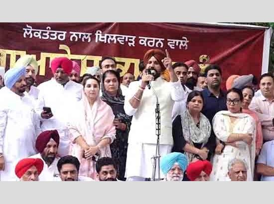 Punjab Congress protest against SIR in Chandigarh; Police uses water cannons on protesters; Watch Video