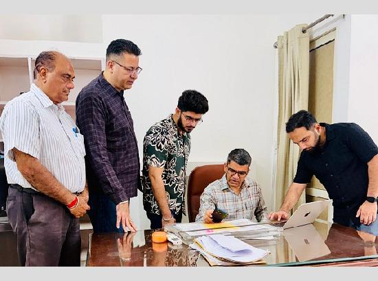 Divisional Commissioner Completes Self-Enumeration for Census-2027, Urges Public Participation