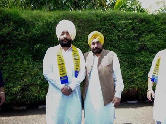 Akali leader Rantej Singh Powar joins AAP, welcomed by CM Mann