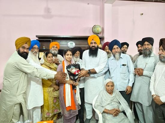Jhinjer honours UPSC topper Rasneet Kaur Kamboj, calls her pride of Punjab

