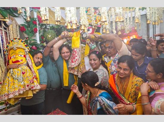 Delhi CM Rekha Gupta joins Jagannath Rath Yatra 