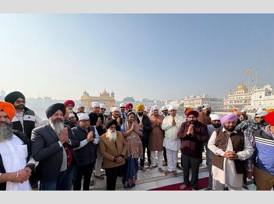 Delhi CM Rekha Gupta, 6 BJP ministers visit Golden Temple to offer prayers on 350th commemorations