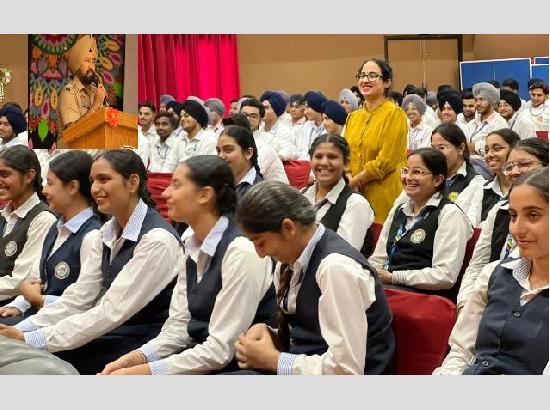 SSP Sidhu interacts with students, highlights ill effects of drugs