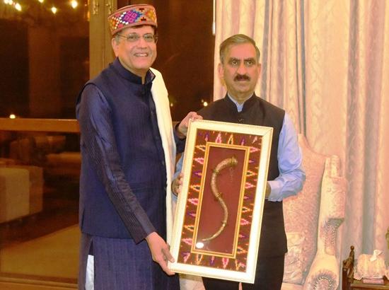 Himachal CM Sukhu meets Union Minister Piyush Goyal, urges ban on apple imports during peak season
