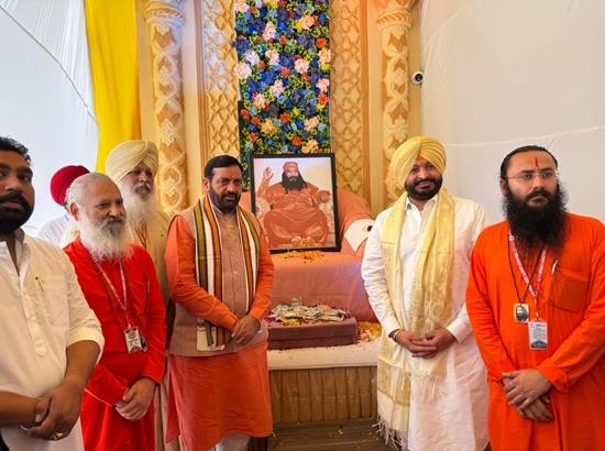 Ravneet Bittu, Nayab Saini attends Guru Purnima celebrations at Divya Jyoti Jagriti Sansthan, Nurmahal