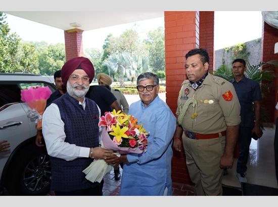 Delhi LG Taranjit Singh Sandhu calls on Punjab Governor Gulab Chand Kataria