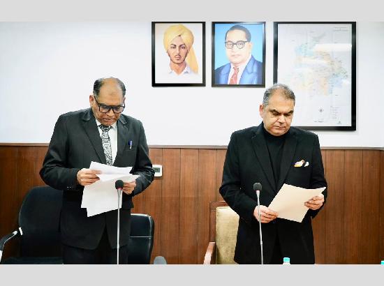 Sanjeev Arora administers oath to Ravi Kumar as Member, Punjab State Electricity Regulatory Commission