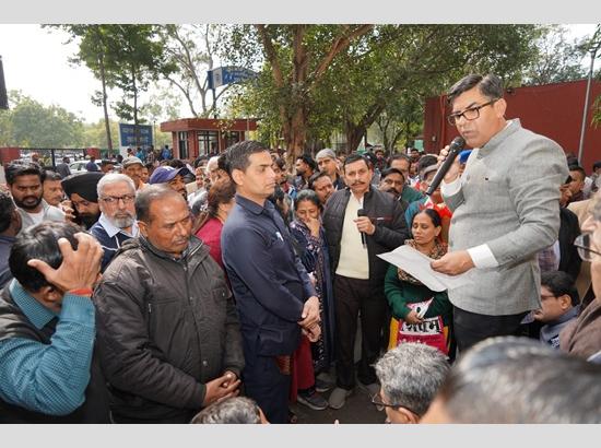Mayor Saurabh Joshi leads Janata Darbar in Chandigarh, assures time-bound redressal of citizens’ grievances
