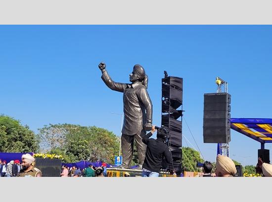 CM Mann unveils Shaheed Bhagat Singh's statue at Mohali Airport